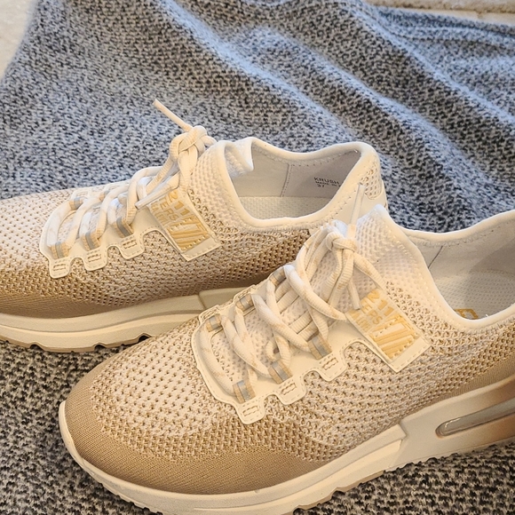 Shoes(sold) - Picture 9 of 9